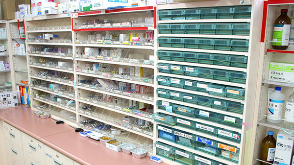 みなみ三番町調剤薬局の薬棚