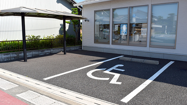 アイランド薬局　羽島店の駐車場