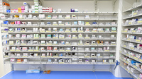 スギ薬局　平塚宮松町店の薬棚