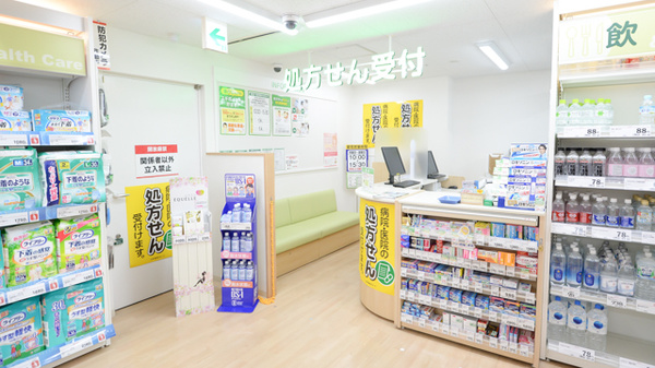 スギ薬局　柳ケ瀬中央店の入口