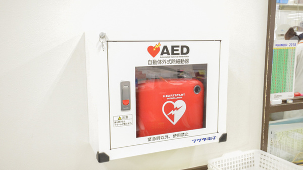 調剤薬局ツルハドラッグ神居3条店のAED