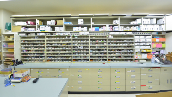 調剤薬局クスリのツルハ永山3条店の薬棚