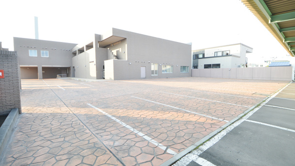 調剤薬局クスリのツルハ永山3条店の駐車場