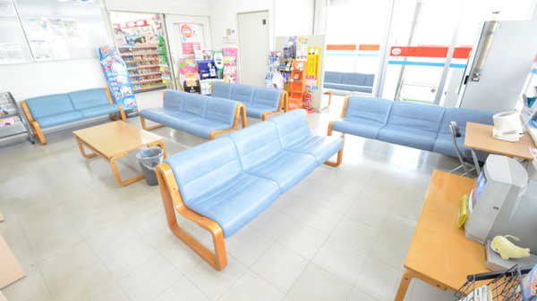 調剤薬局ツルハドラッグ豊岡12条店の待合スペース