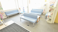 調剤薬局ツルハドラッグ旭川日赤前店の待合スペース