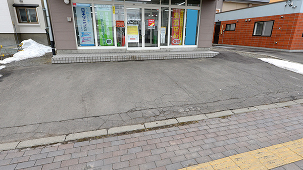 ツルハ薬局名寄西5条店の駐車場
