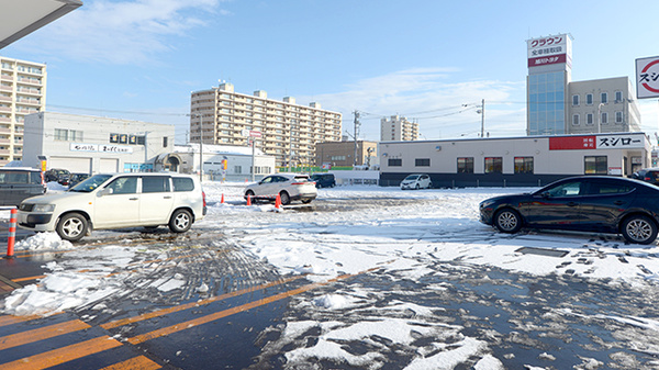 調剤薬局ツルハドラッグ旭川4条西店の駐車場