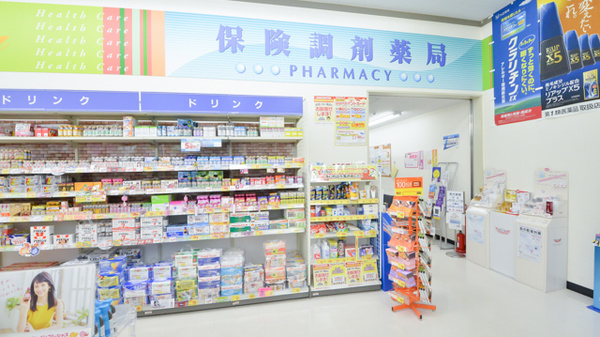 調剤薬局ツルハドラッグ留萌店の入口