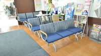 調剤薬局ツルハドラッグ１条店の待合スペース