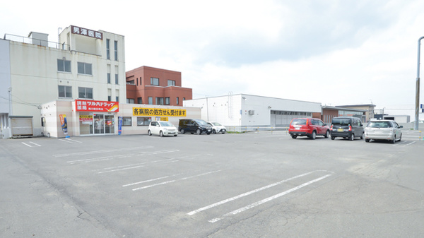 調剤薬局ツルハドラッグ滝川朝日町店の駐車場