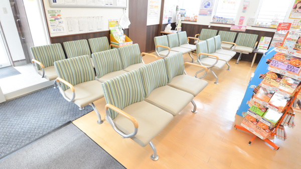 調剤薬局ツルハドラッグ永山7条店の待合スペース