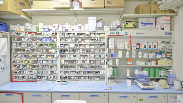 調剤薬局ツルハドラッグ網走北店の薬棚