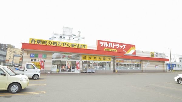 調剤薬局ツルハドラッグ新橋大通店の外観