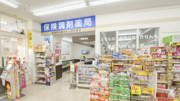 調剤薬局ツルハドラッグ帯広西8条店の入口