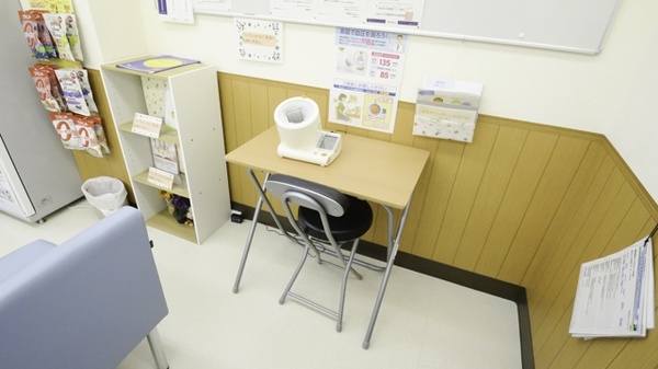 調剤薬局クスリのツルハ川沿店の血圧計