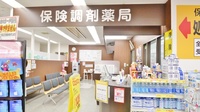 調剤薬局ツルハドラッグ旭ヶ丘8条店の入口