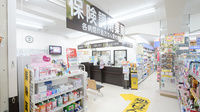 調剤薬局ツルハドラッグ山の手店の入口