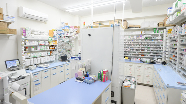 調剤薬局ツルハドラッグ山の手店の調剤室