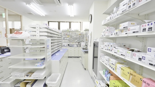 調剤薬局　ツルハドラッグ　ひばりが丘店の調剤室