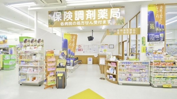 調剤薬局ツルハドラッグ琴似駅東口店の入口