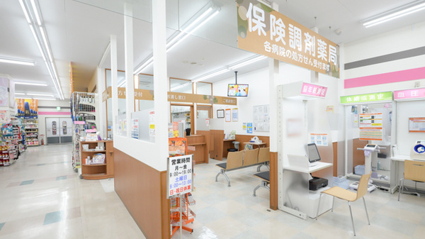 調剤薬局ツルハドラッグ北野店の入口
