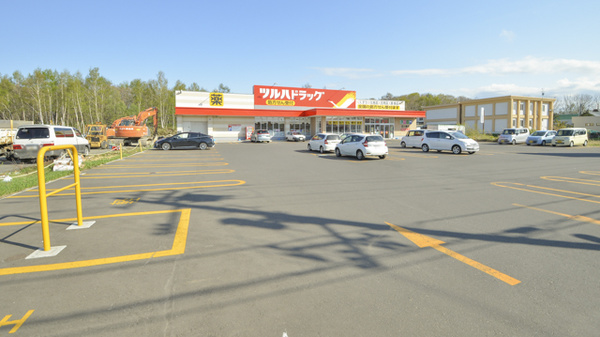 調剤薬局ツルハドラッグ花川南店の駐車場