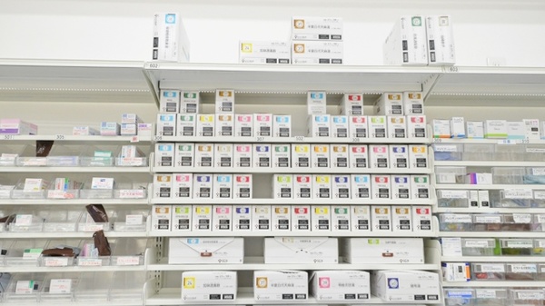 調剤薬局ツルハドラッグ手稲星置駅前店の薬棚