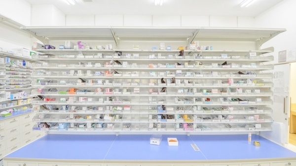 調剤薬局ツルハドラッグ手稲星置駅前店の薬棚