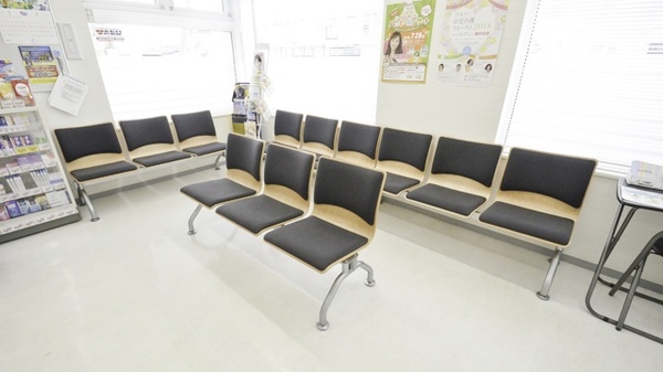 調剤薬局ツルハドラッグ拓北6条店の待合スペース