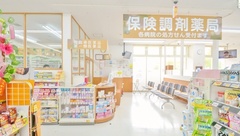 調剤薬局ツルハドラッグ宮の森3条店の入口