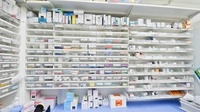 調剤薬局ツルハドラッグ宮の森3条店の薬棚