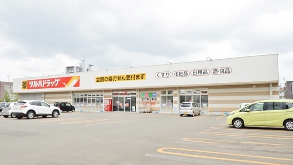 調剤薬局ツルハドラッグ宮の森3条店の駐車場