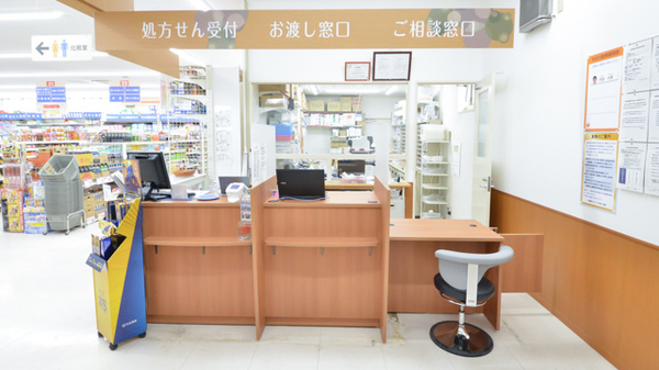 調剤薬局ツルハドラッグ湯川店の受付/カウンター