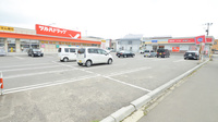 調剤薬局ツルハドラッグ湯川店の駐車場