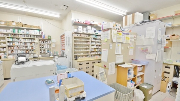 調剤薬局ツルハドラッグ大麻店の調剤室