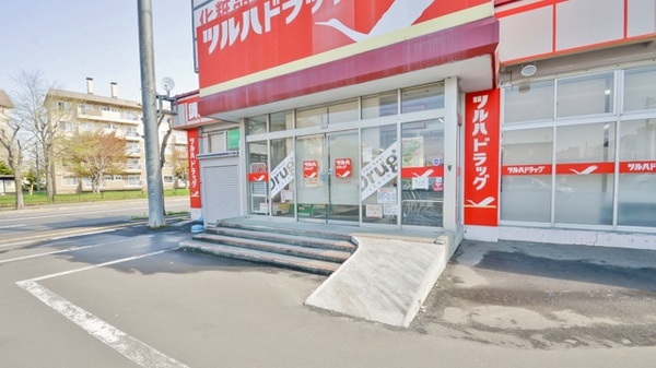 調剤薬局ツルハドラッグ大麻店の入口
