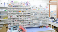調剤薬局ツルハドラッグ岩見沢大和店の薬棚