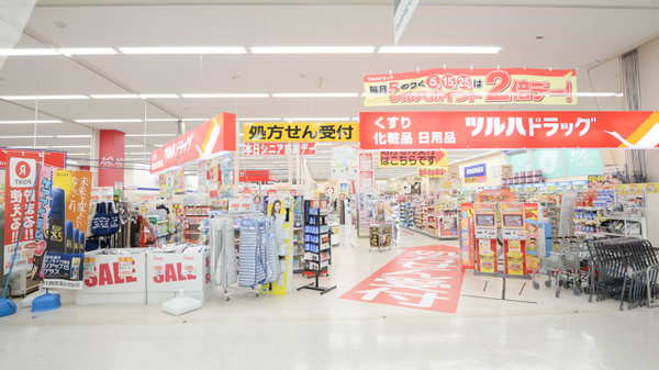 調剤薬局ツルハドラッグ東野幌店の入口