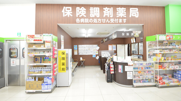 調剤薬局ツルハドラッグ函館松風店の入口