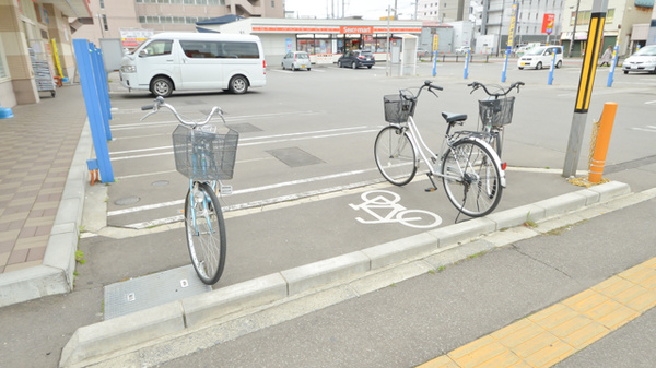 調剤薬局ツルハドラッグ函館松風店の駐輪場