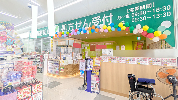 調剤薬局ツルハドラッグ石巻大街道店の入口