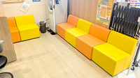 調剤薬局ツルハドラッグ石巻大街道店の待合スペース