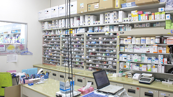 調剤薬局ツルハドラッグ小鶴新田店の調剤室