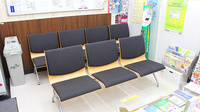 調剤薬局ツルハドラッグ明石南店の待合スペース