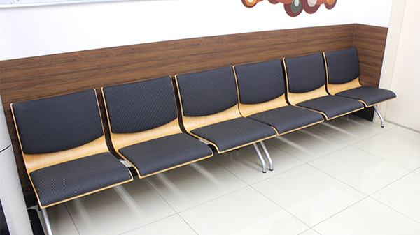 調剤薬局ツルハドラッグ仙台山田店の待合スペース