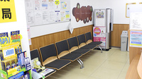 調剤薬局ツルハドラッグ仙台鶴ケ谷店の待合スペース
