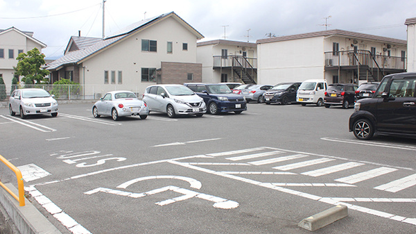 調剤薬局ツルハドラッグ内郷みまや店の駐車場