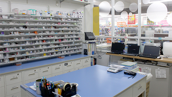 調剤薬局ツルハドラッグいわき玉露店の調剤室