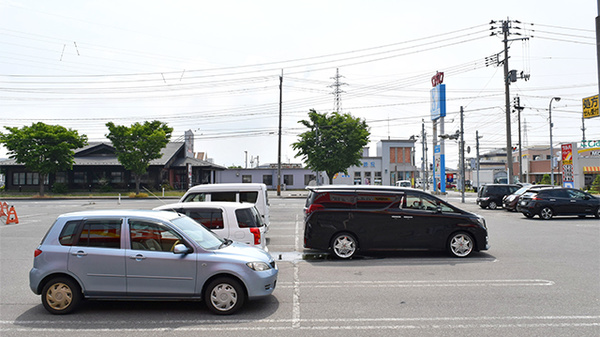 調剤薬局ツルハドラッグ酒田店の駐車場