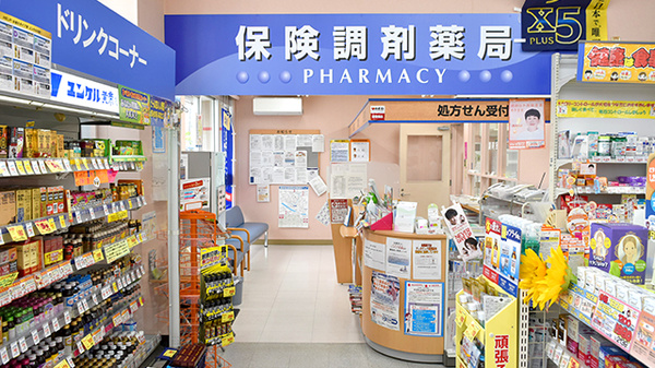 調剤薬局ツルハドラッグみずほ店の入口